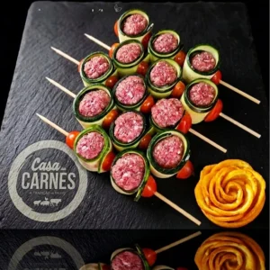Espetadas de almôndega e courgete